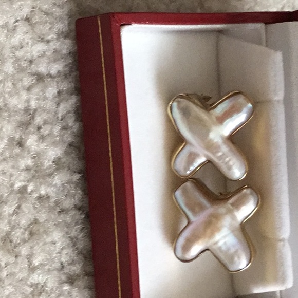 Jeff Mazza 18k gold Pearl Cross earrings. - Picture 3 of 3